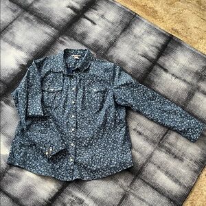 Duluth Trading Co Blue Floral Button Down Shirt